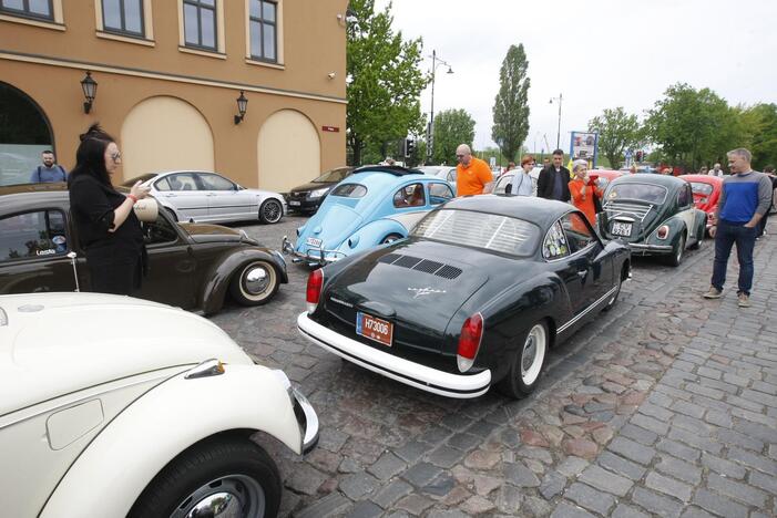 Uostamiesčio gatvėse spalvingi "vabalai" ir burbulų fiesta