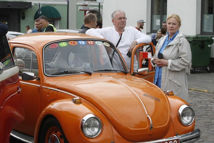 Uostamiesčio gatvėse spalvingi "vabalai" ir burbulų fiesta