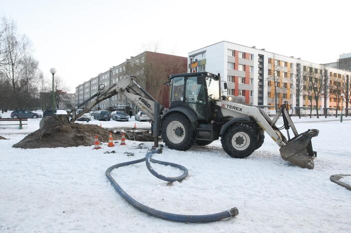 Vandentiekio avarija Naujakiemio gatvėje