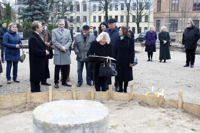 Kapsulės įleidimas Vydūno skvere