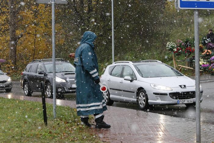 Vykusiems į kapines – išbandymas oru