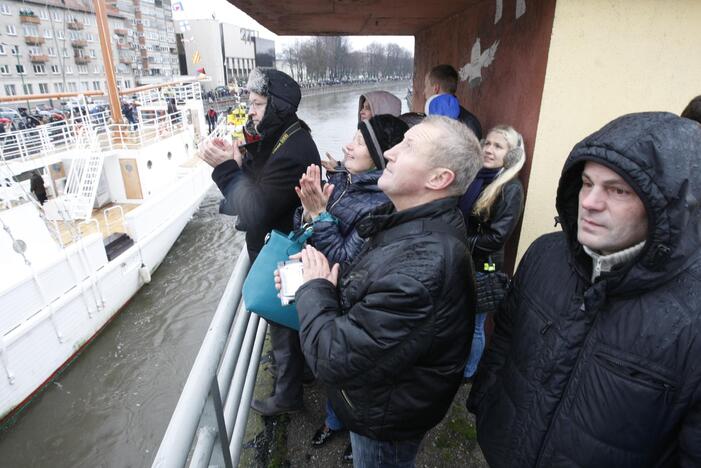 „Meridiano“ grįžimą sutrikdė tilto pakėlimas