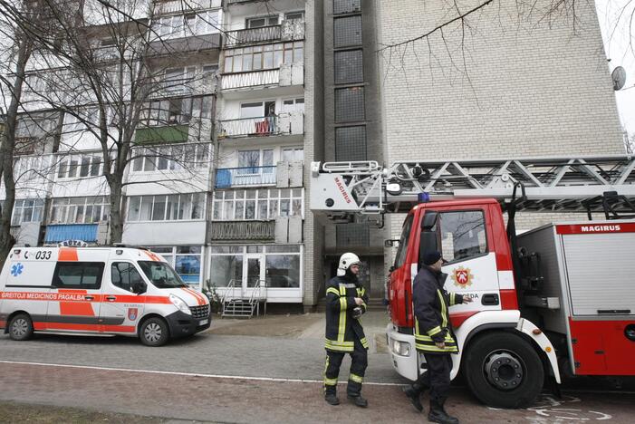 Moters gelbėjimo operacija Klaipėdoje