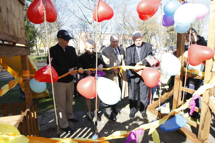 JAV kariškiai aplankė globos namų auklėtinius