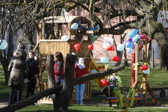 JAV kariškiai aplankė globos namų auklėtinius