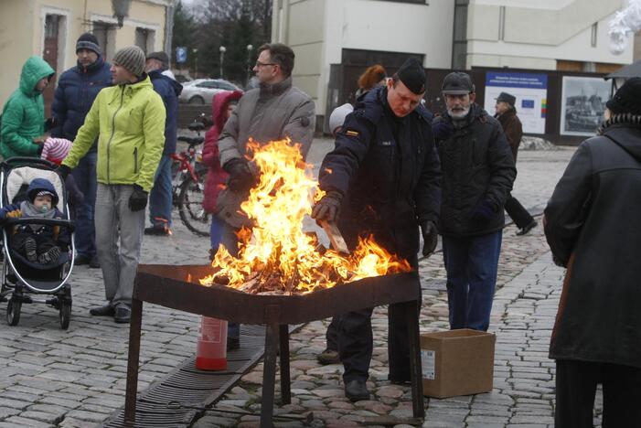 Klaipėdiečius vaišino žuviene ir koše