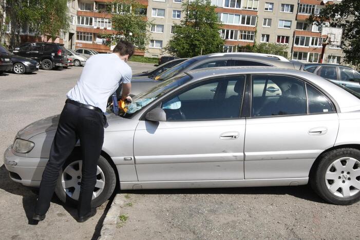 Po gyventojų skundų surengė reidą