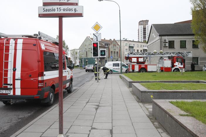 Klaipėdos centre driokstelėjo sprogimas: pro langą iššoko apdegęs žmogus