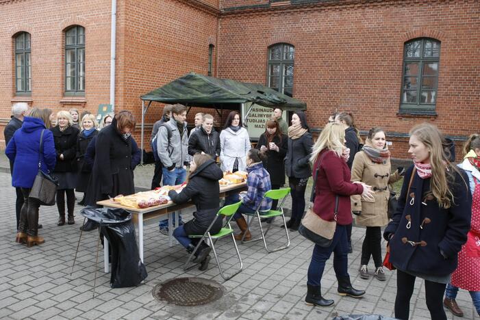 Kariškiai studentus vaišino žuviene