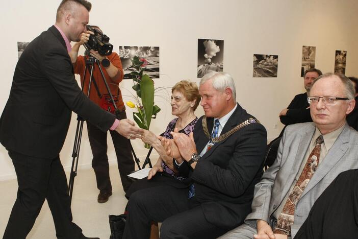 Klaipėdos garbės piliečio regalijų įteikimo Vaclovui Straukui ceremonija