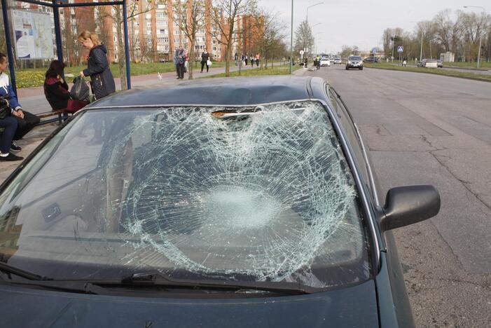 Klaipėdoje automobilis partrenkė dviratininką