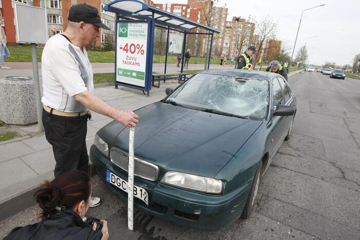 Klaipėdoje automobilis partrenkė dviratininką