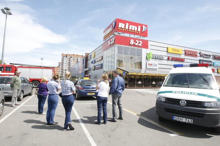 Pranešimas apie galimą prekybos centro sprogimą nepasitvirtino