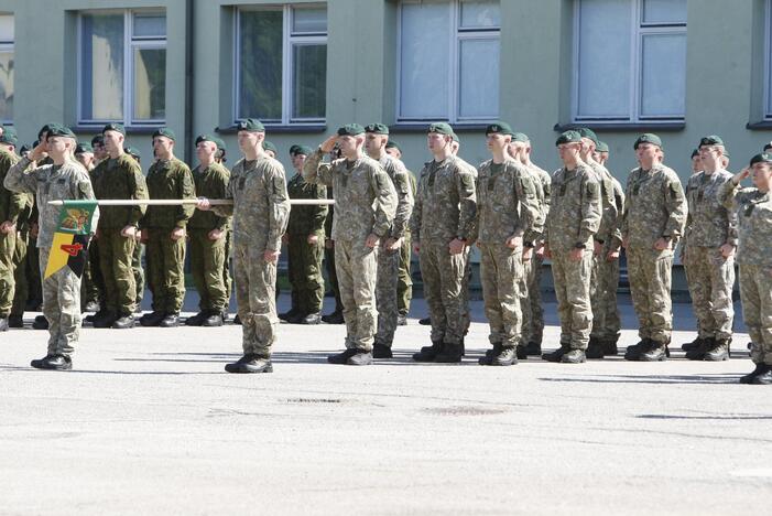 Klaipėdos Dragūnų batalione – vadų pasikeitimas ir šauktinių išlydėtuvės