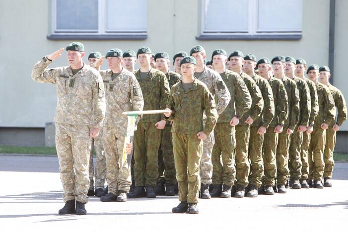 Klaipėdos Dragūnų batalione – vadų pasikeitimas ir šauktinių išlydėtuvės