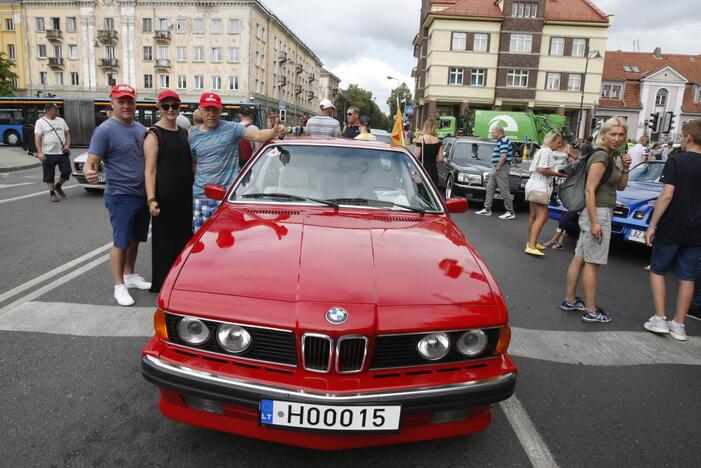 Uostamiesčio gatvėse – senovinių automobilių paradas