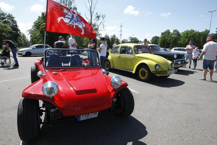 Sezoną pradėjo senovinių automobilių asociacija „Seni kibirai“