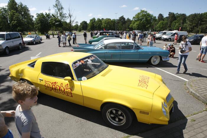 Sezoną pradėjo senovinių automobilių asociacija „Seni kibirai“