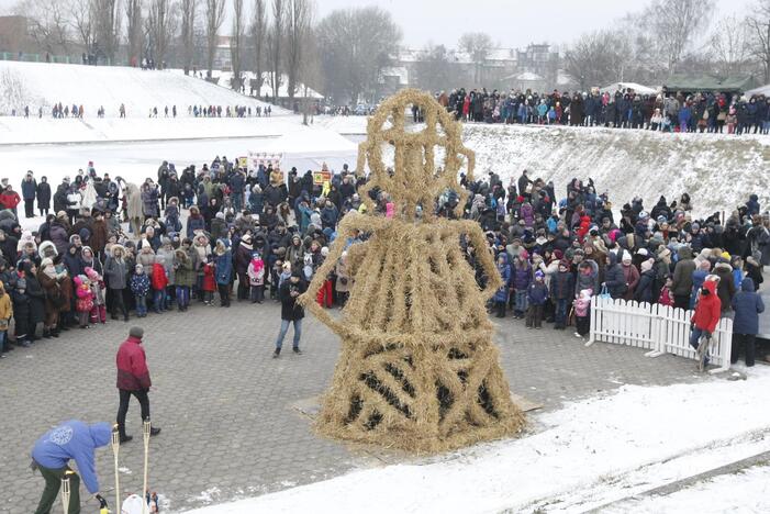 Klaipėdiečiai nenusižengė tradicijoms: per Užgavėnes išdykavo ir sudegino Morę