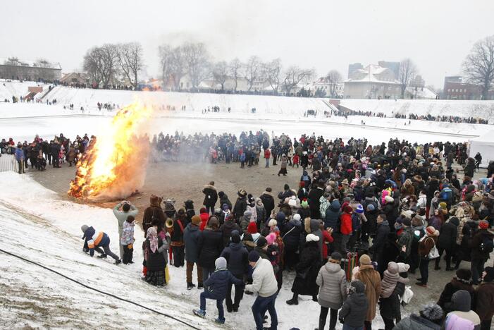 Klaipėdiečiai nenusižengė tradicijoms: per Užgavėnes išdykavo ir sudegino Morę