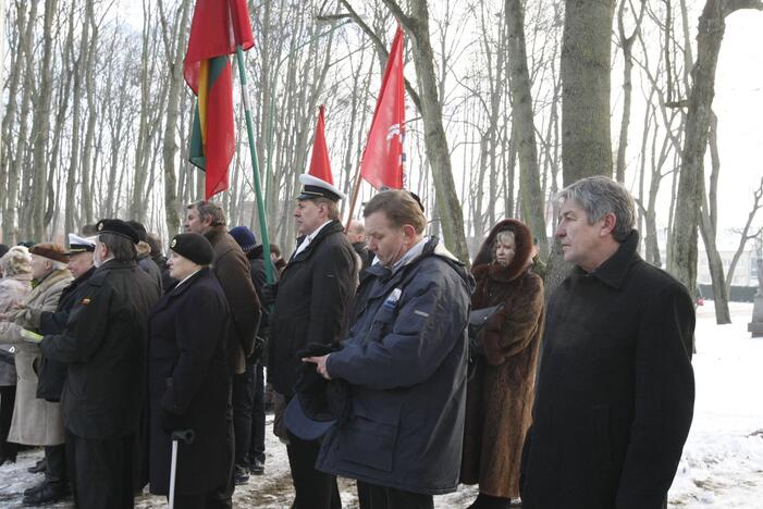 Žuvusiųjų pagerbimas prie paminklo 1923 metų sukilimo dalyviams 