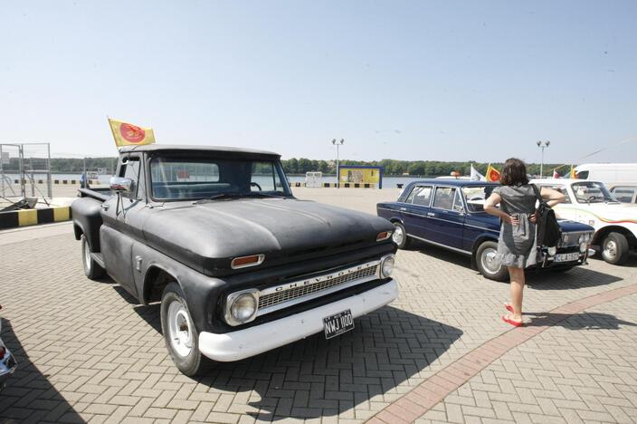 Senovinių automobilių paroda Klaipėdoje