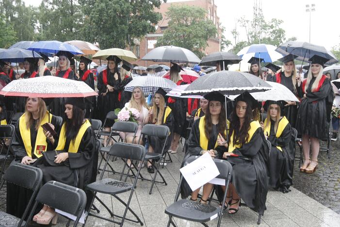 Diplomų įteikimas Klaipėdos universitete