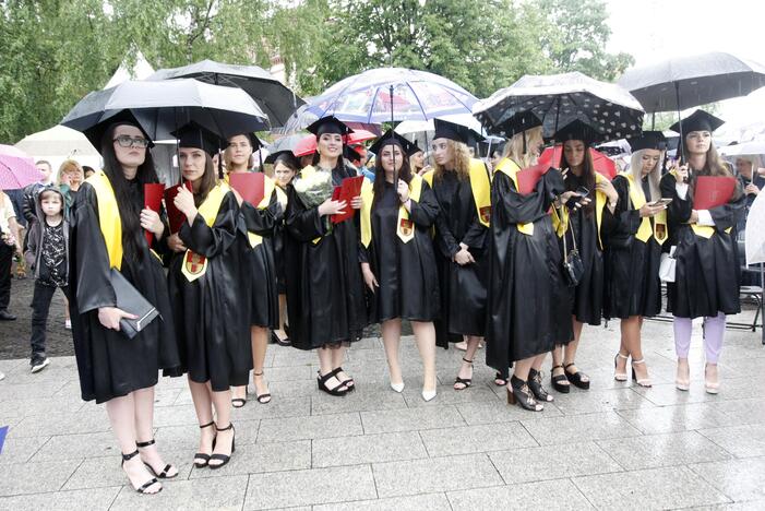 Diplomų įteikimas Klaipėdos universitete