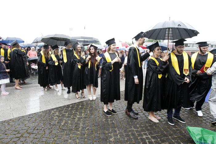 Diplomų įteikimas Klaipėdos universitete