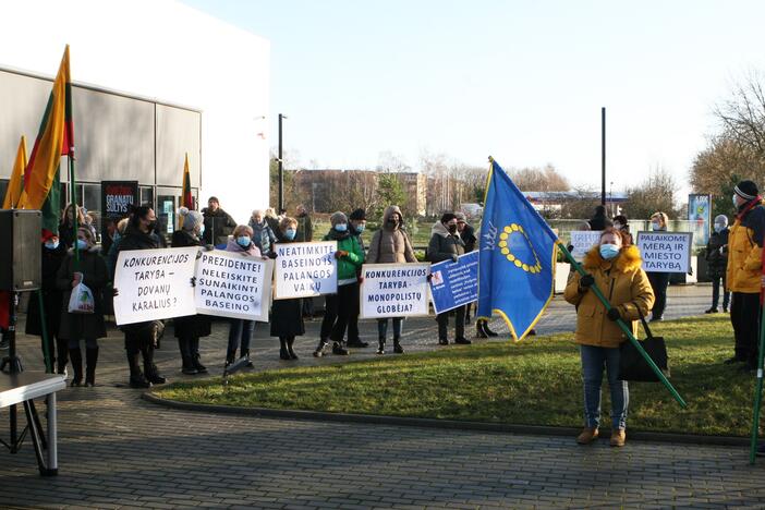 Palangoje – protestas prieš „Pušyno“ ir baseino privatizavimą: žmonės piktinosi A. Bilotaite