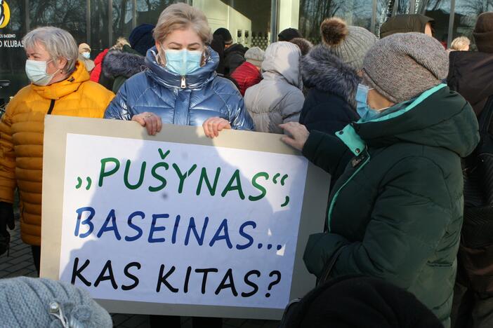 Palangoje – protestas prieš „Pušyno“ ir baseino privatizavimą: žmonės piktinosi A. Bilotaite