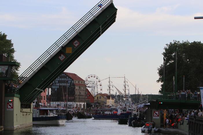 Uostamiestis pasitiko istorinių laivų flotilę