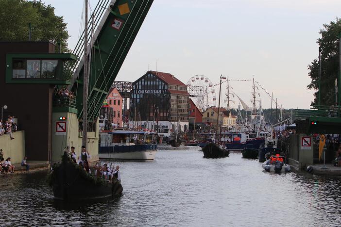 Uostamiestis pasitiko istorinių laivų flotilę