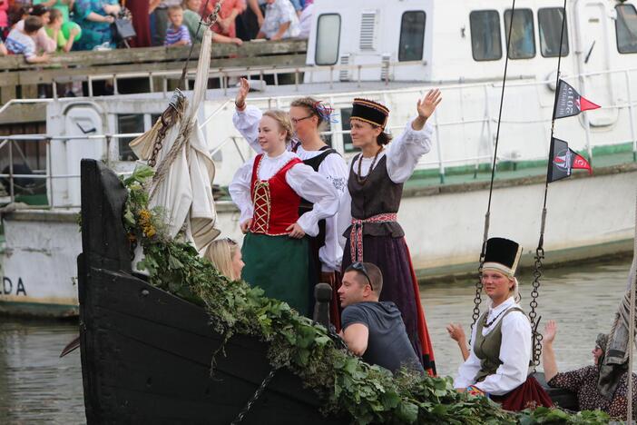 Uostamiestis pasitiko istorinių laivų flotilę