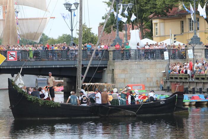 Uostamiestis pasitiko istorinių laivų flotilę