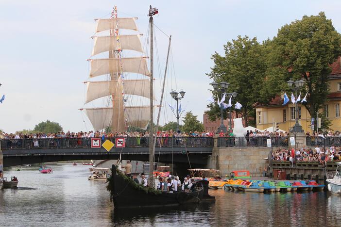 Uostamiestis pasitiko istorinių laivų flotilę