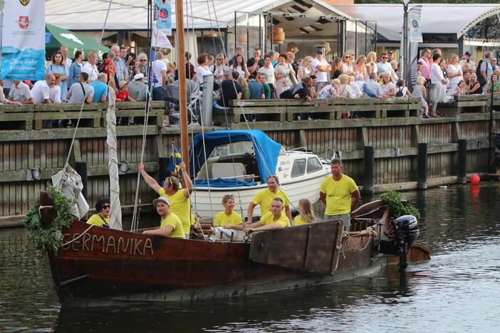 Uostamiestis pasitiko istorinių laivų flotilę