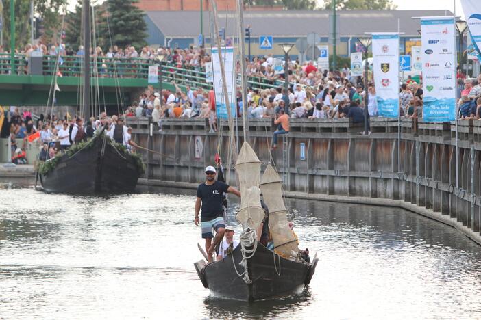 Uostamiestis pasitiko istorinių laivų flotilę