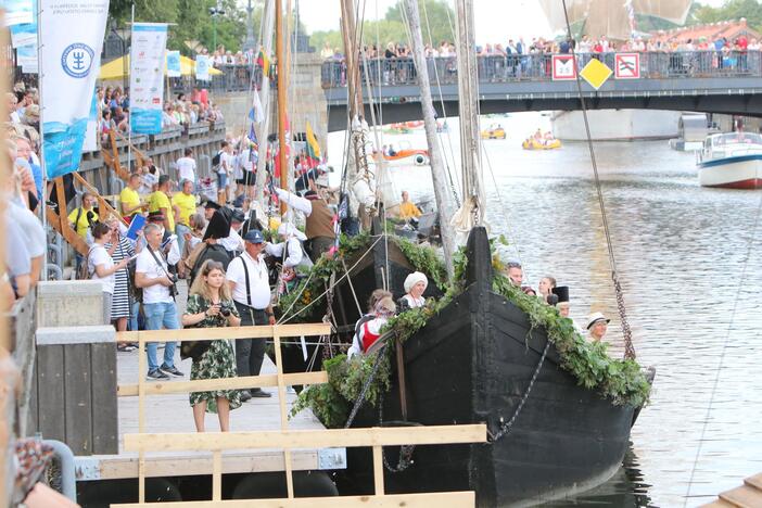 Uostamiestis pasitiko istorinių laivų flotilę