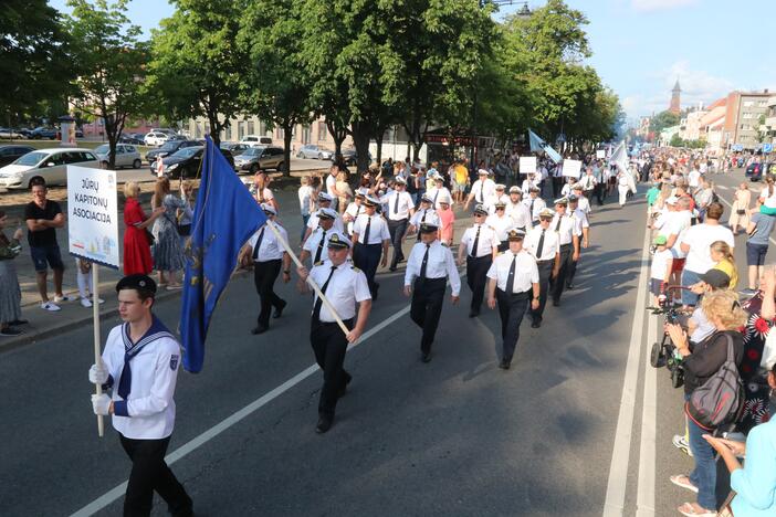 Jūros šventės eisena abejingų nepaliko