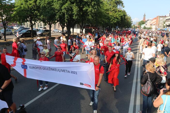 Jūros šventės eisena abejingų nepaliko