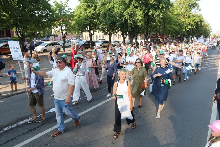 Jūros šventės eisena abejingų nepaliko