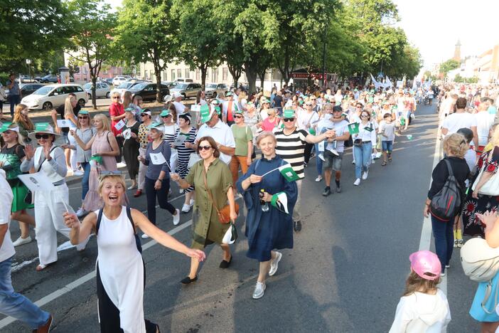 Jūros šventės eisena abejingų nepaliko