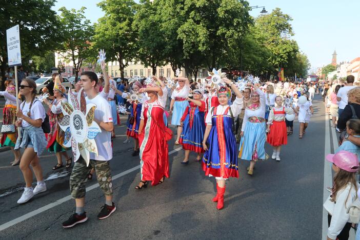 Jūros šventės eisena abejingų nepaliko