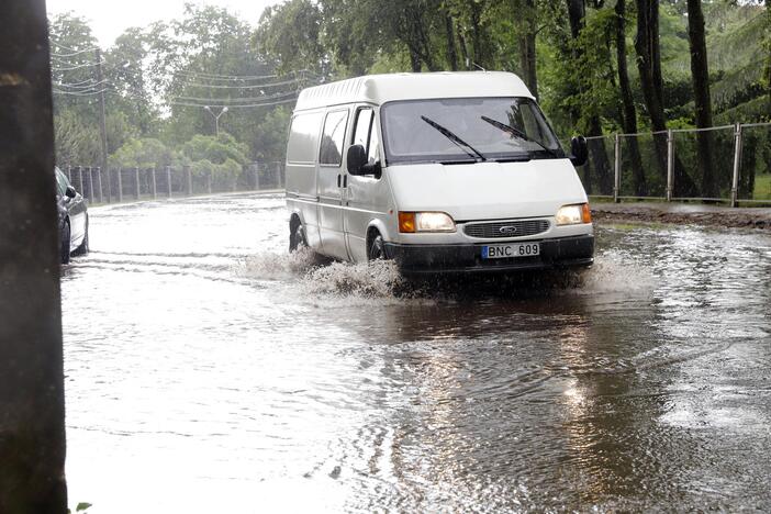 Po liūties ir vėl skęsta Kaunas