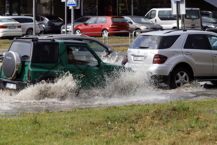 Po liūties ir vėl skęsta Kaunas