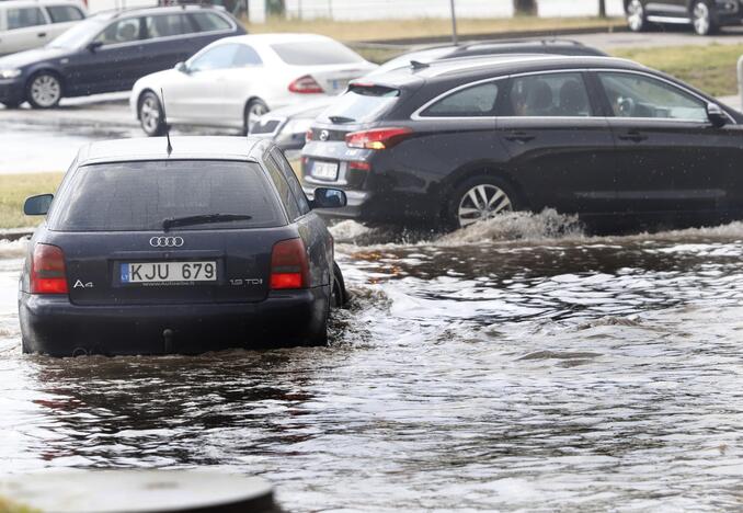 Po liūties ir vėl skęsta Kaunas