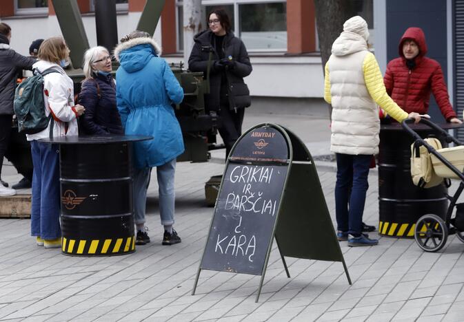 „Išleisk grikius į karą“ akcija Kaune