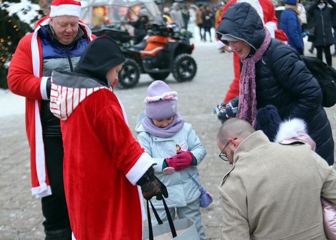 Kauno gatvėse pasklido ratuoti Kalėdų Seneliai 