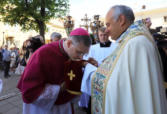 Arkivyskupas K. Kėvalas įžengė į Kauno arkikatedrą